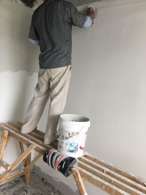 毛砂墙怎么刮腻子