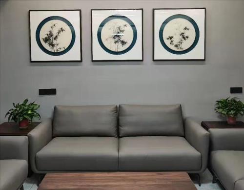 沙发背景墙挂画高度应该多高