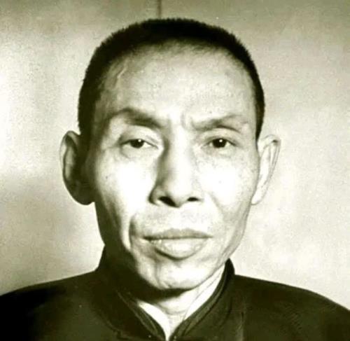 杜月笙多少岁去香港