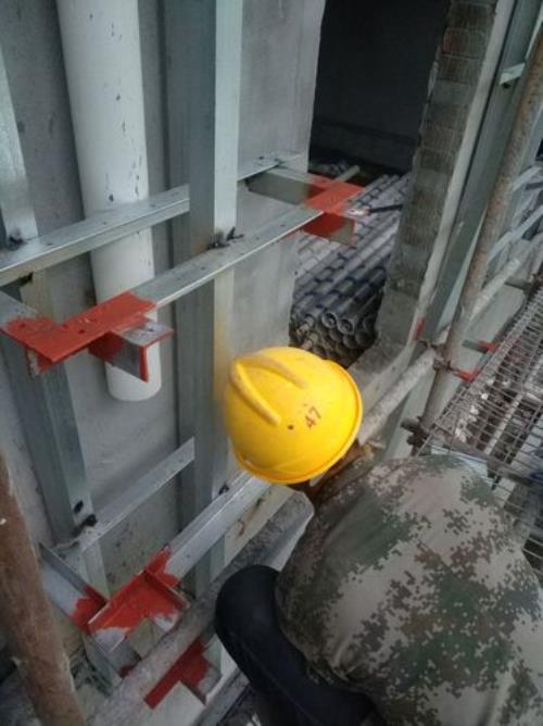 楼梯侧边干挂安装方法