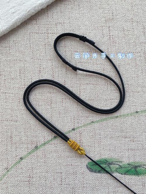 项链编绳挂坠处编法