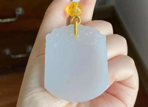 无事牌是贴身戴吗