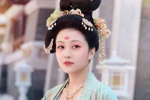花琉璃轶闻里的主公是谁