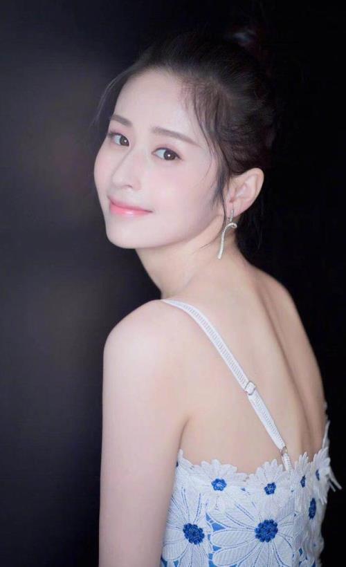 颖儿代言的是哪个家具品牌