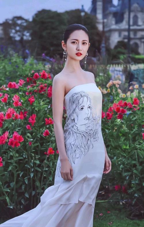 女星陈钰琪中学在什么地方读书