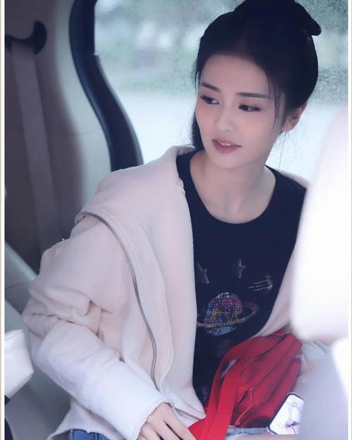 白鹿为什么叫菠萝妹