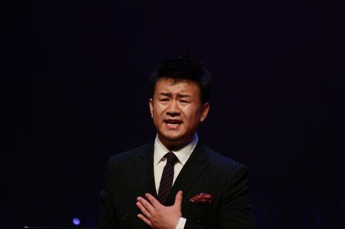 王宏伟唱歌的优缺点