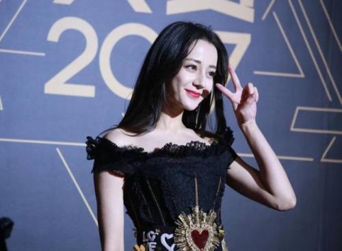 迪丽热巴手势的含义