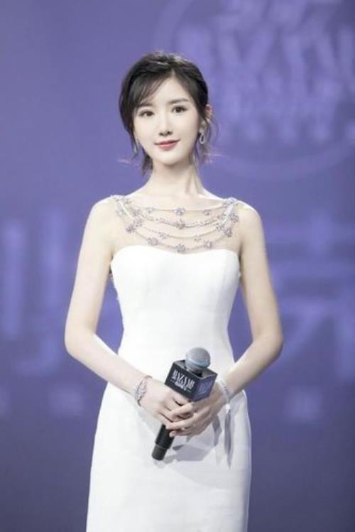 关晓彤和毛晓彤是同一个人吗
