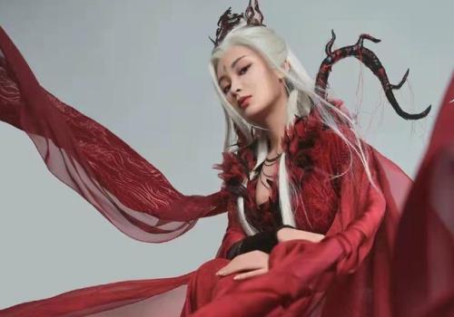 长月烬明魔神面具后面的人是谁