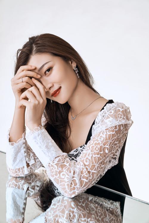 杨小曼是祁隆徒弟吗
