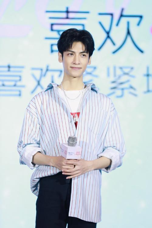 罗云熙脸怎么那么长