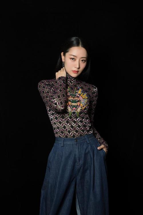 白冰衣服是什么牌子