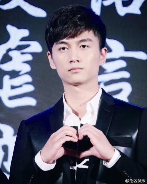 陈晓的五官特点