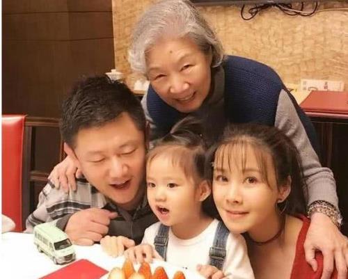 侯明昊是奚美娟的儿子吗