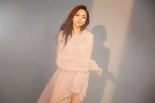 花琉璃轶闻插曲是刘惜君唱的吗