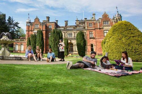 keele大学在英国哪里