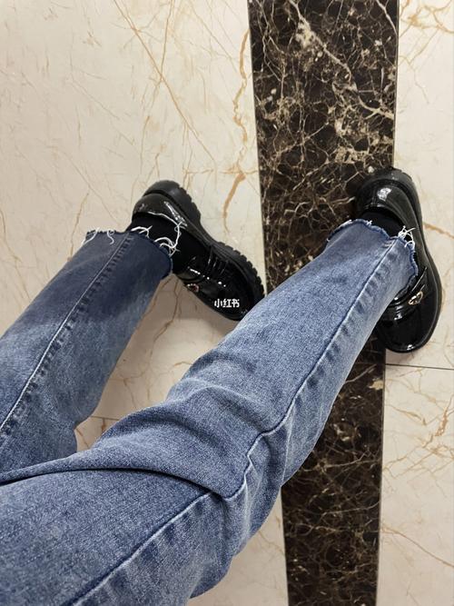 女孩子跟我说裤脚湿了怎么回复