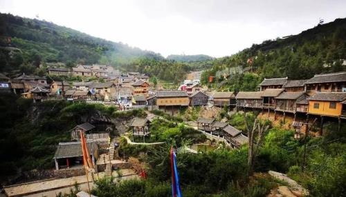 栾川抱犊寨从东门进还是北门