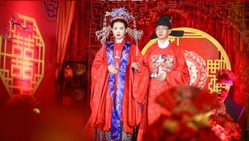 凤冠霞帔的意思