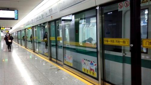 上海地铁12号线哪站有站内厕所，急