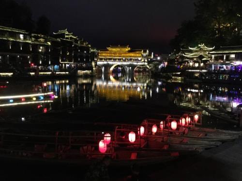 凤凰古城住哪里可以看夜景