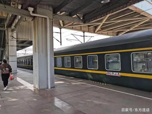 k233火车12车厢75号是靠窗吗