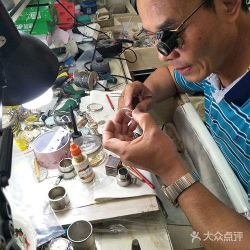 许昌市里哪有专门卖表的店