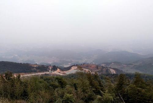 扶绥附近可以爬山的地方