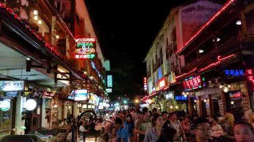 芒市丙午街晚上有什么