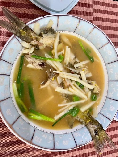 云南酸笋煮鱼做法