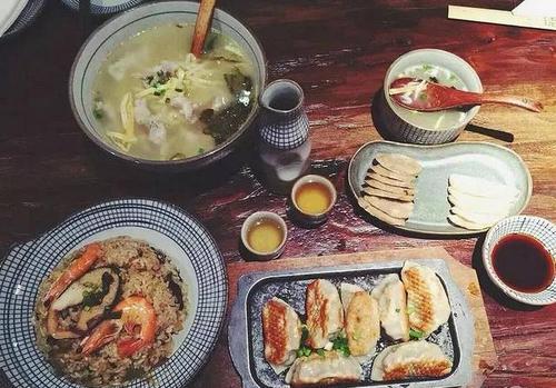 情侣一晚上吃几次饭