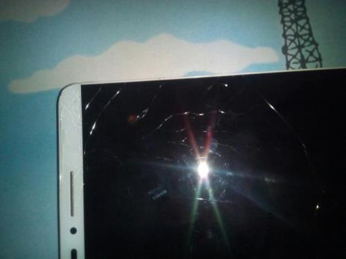 手机角碎了一点怎么办