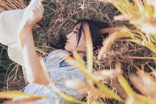 女人要活得精致的句子八个字