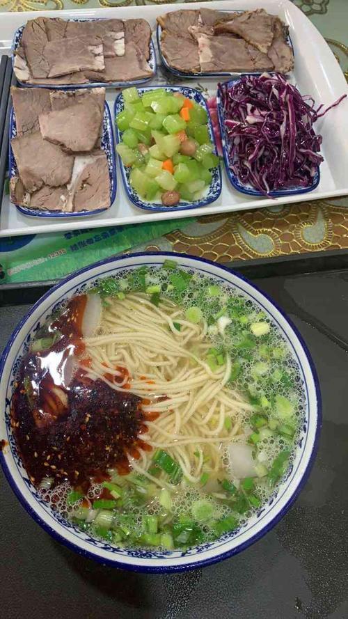 兰州最贵的牛肉面在拿