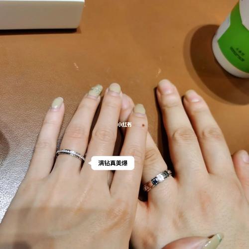 钻戒和对戒一起怎么戴