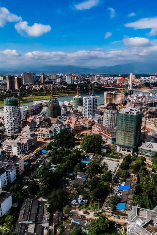 西双版纳和三亚的气候哪个好