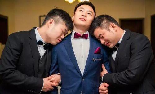 伴郎的衣服是自己买还是新郎买