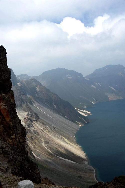 长白山南坡上山的路险吗