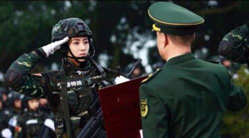 利刃出击严小雨是谁演的