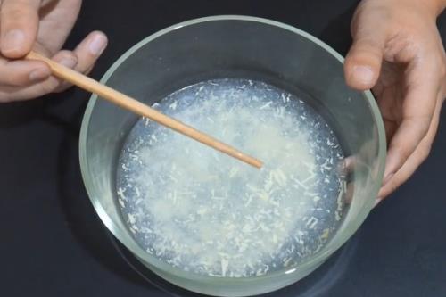 白色裤子油渍用雪碧可以洗掉吗