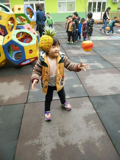 带孩子摘果子发朋友圈说说