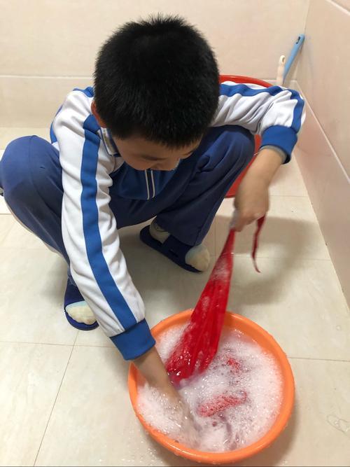 红领巾怎么洗的过程五十字