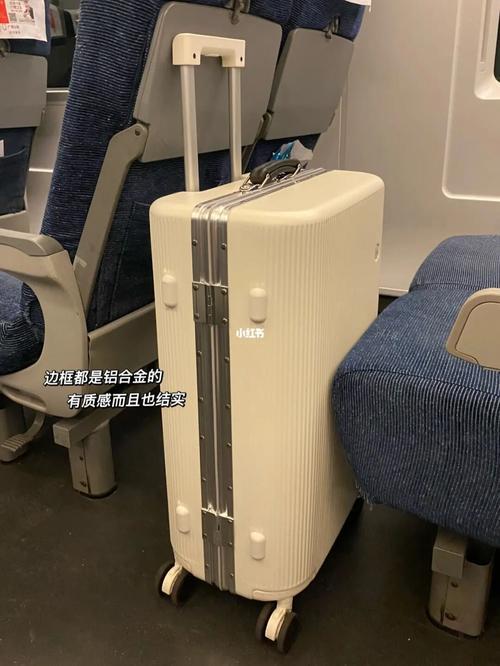 高铁座位放得下行李箱吗