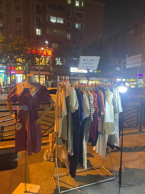 青岛哪里能摆地摊