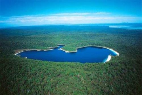 世界地理环境最好的岛