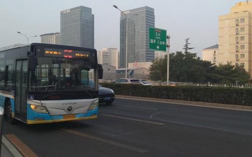 去兆鹰酒店几路车