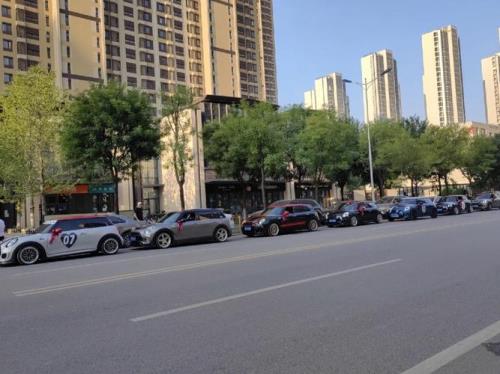 西安夫妇爱旅拍开的什么牌子车