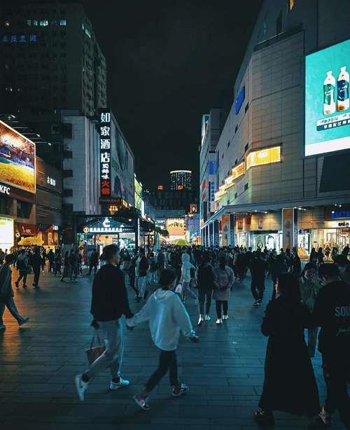 海棠湾晚上逛街最热闹的地方