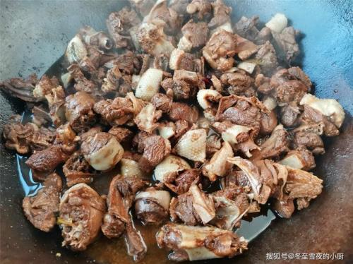 三个月的鹅炖多长时间